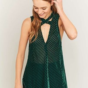 🌲UO emerald velvet top